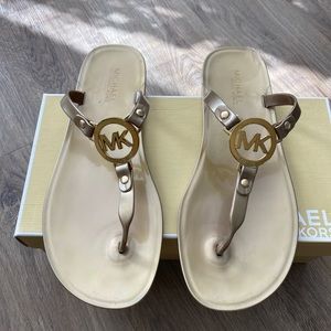 MICHAEL KORS JELLY SANDALS/GOLD